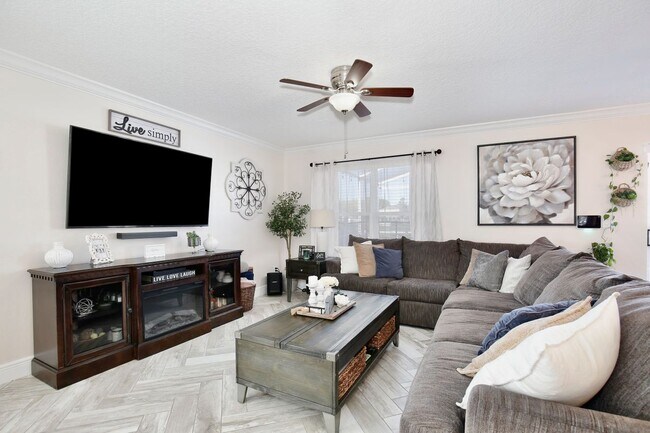 Photo - 2115 Heathwood Cir