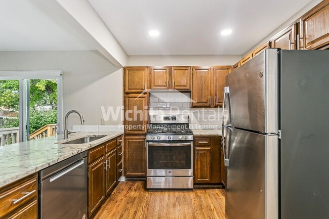 Photo - 2110 Haskell St