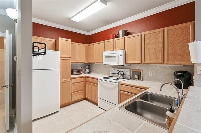 Photo - 801 Luther St W Unidad 203