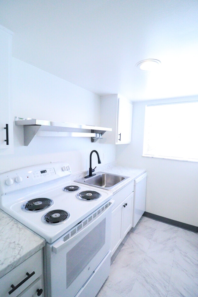Photo - 2323 Beechmont Ave