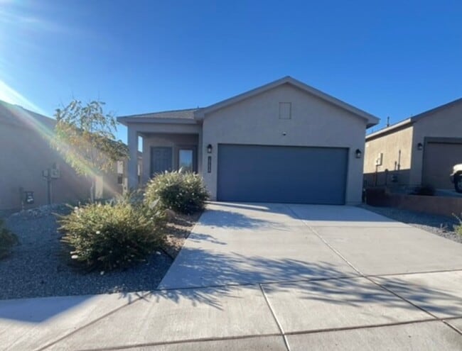 Building Photo - Beautiful UPGRADED 3bedroom 2 bathroom Hom...