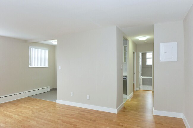 Photo - 1420 Kingston Rd