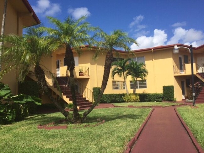 Photo - 1715 NE Miami Gardens Dr Unit 129