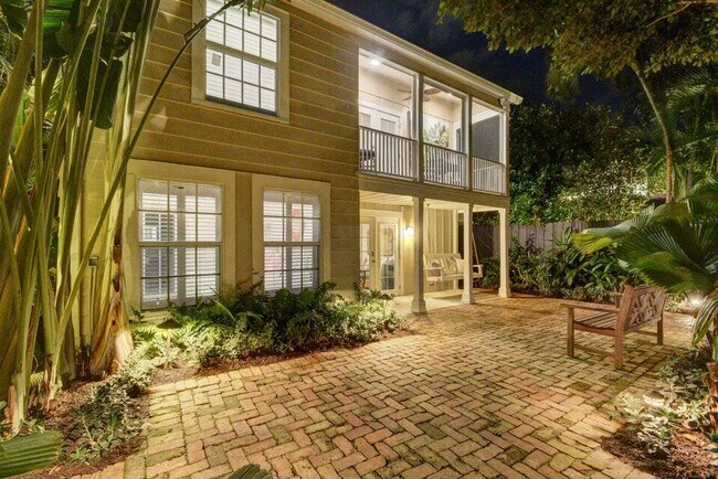 Photo - 235 Dyer Rd Unidad Treehouse