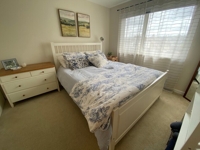 Photo - 2349 W Newton St Unidad 103