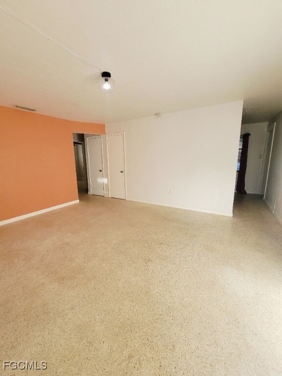 Photo - 25 Maple Ave N