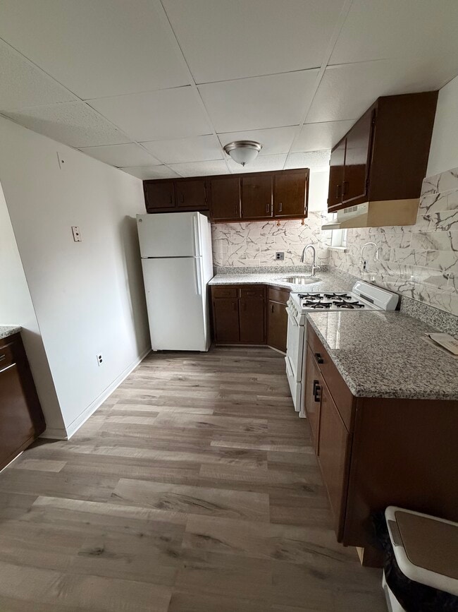 Building Photo - 322 Loney St Unit Apt 1