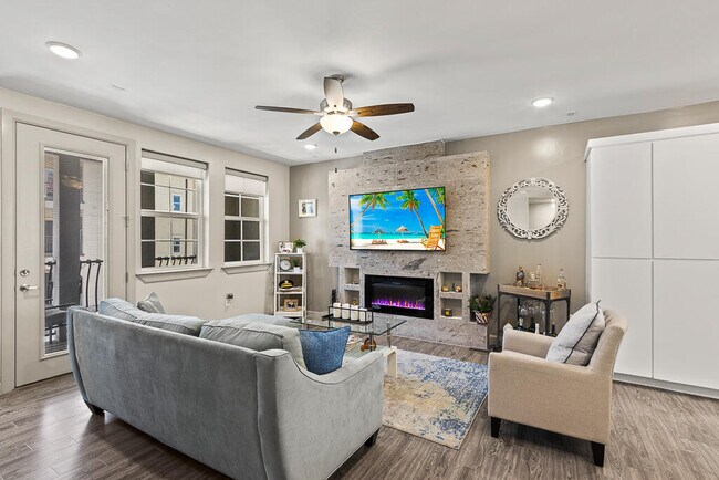 Photo - 328 Vin Almoradi Ct