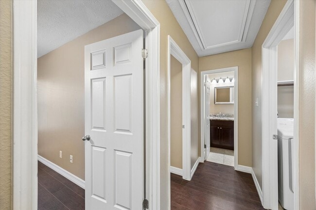 Photo - 9 E Willowood Ct
