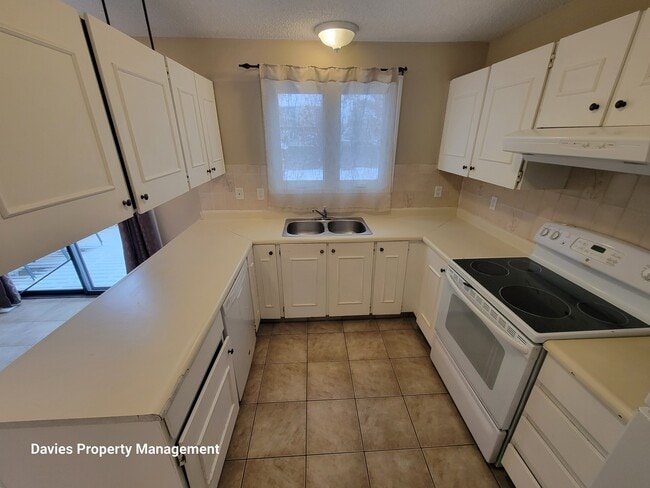 Photo - 9323-9173 173 St NW