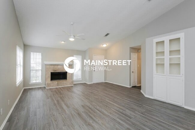 Photo - 3 Bedroom Pet-Friendly Home in Dallas, TX with Main Street Renewal