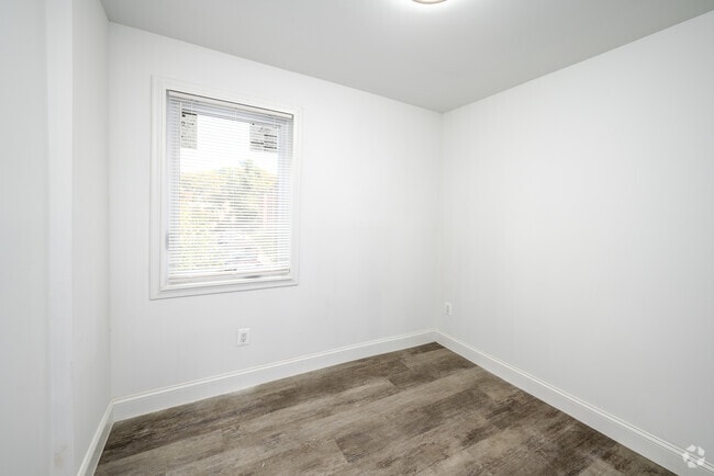 4BR, 2BA - 991SF - Bedroom