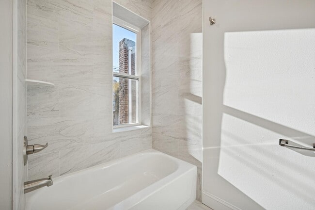 Photo - 5644 Blakemore St