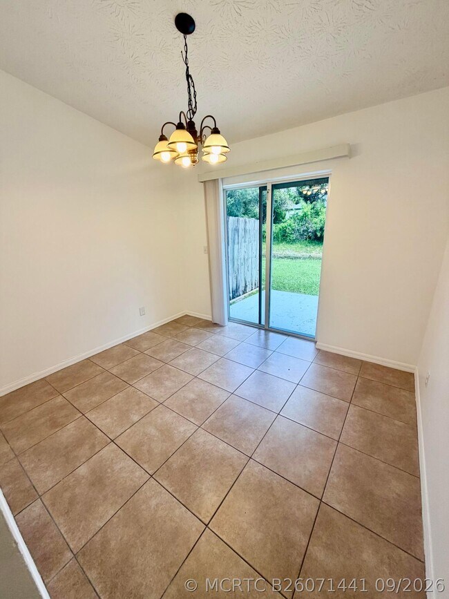 Building Photo - 1661 SE Lennard Rd