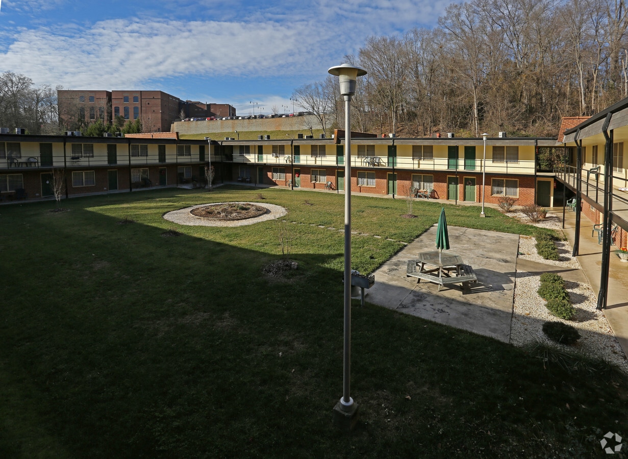 Courtyard - Washington Square Apartments