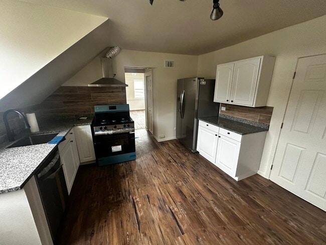 Building Photo - 2638 W Lyndale St Unit 3 Rental