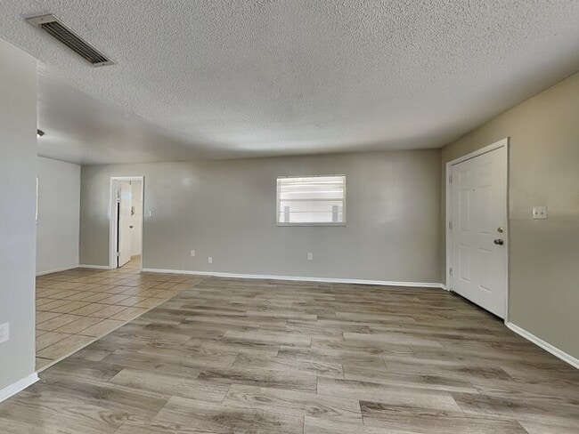 Photo - 2230 Rohr Dr