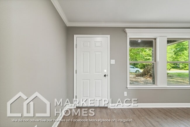 Photo - 2102 Moss St
