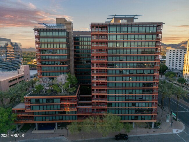 Building Photo - 4808 N 24th St Unit 303 Rental