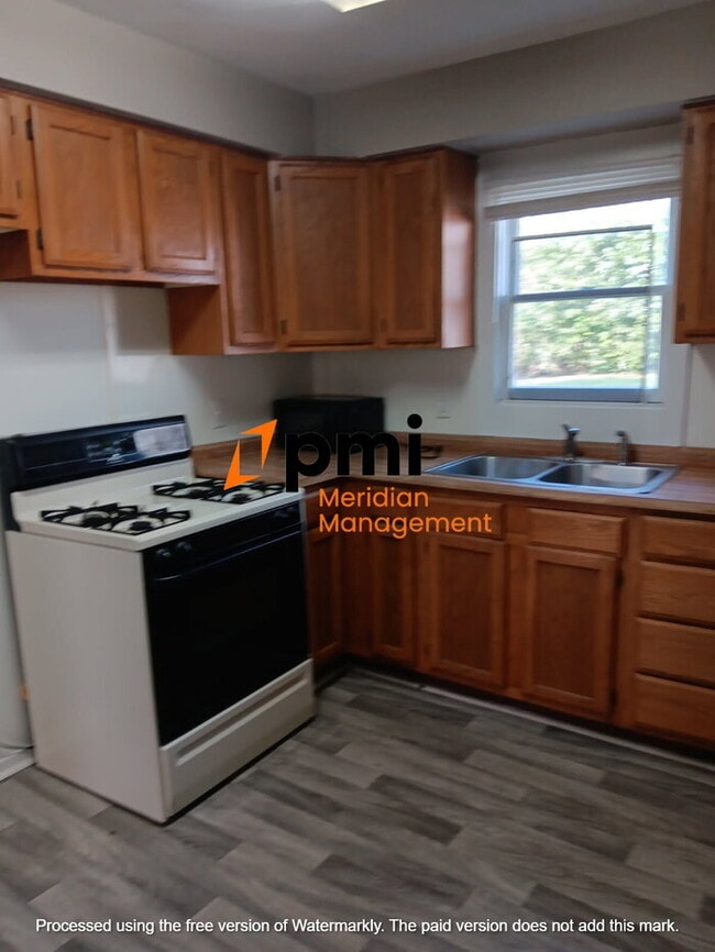 Photo - 1425 Lennox St
