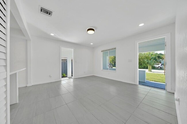 Photo - 1108 NE 16th St