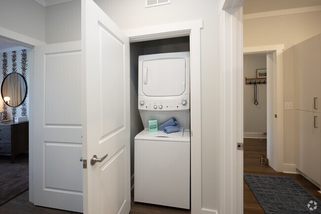 1BR, 1BA - 751SF - Landry