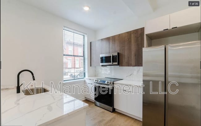 Building Photo - 640 Moore St Rental