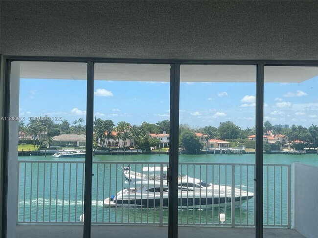 Building Photo - 5838 Collins Ave Unit 2A