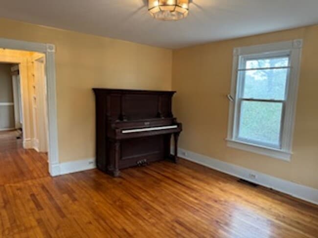 Photo - Single Family Home Close to Downtown Lexin...