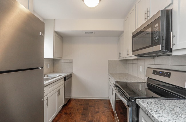 1BR, 1BA - 783SF (Kitchen)