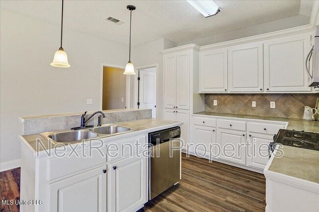 Photo - 110 Harvey Cir