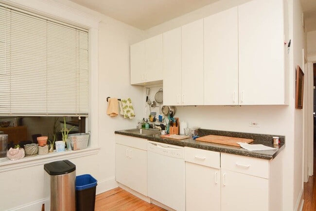 Photo - 1027 N Honore St Unit 1F