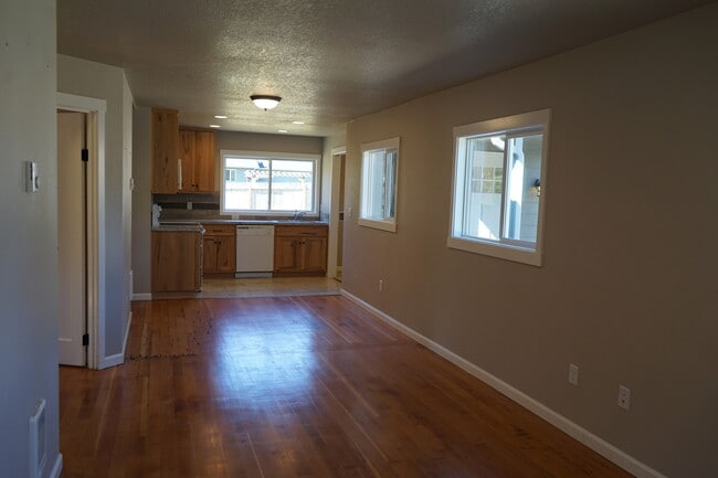 Photo - 304 W Humphrey St