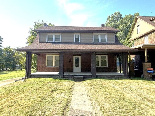 Updated and Spacious 3-4 Bedroom, 2 Story ... - Updated and Spacious 3-4 Bedroom, 2 Story ... House