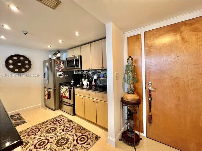 Photo - 7601 E Treasure Dr Unidad 1817