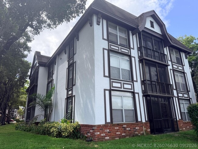 3740 Inverrary Dr Unit 2Y