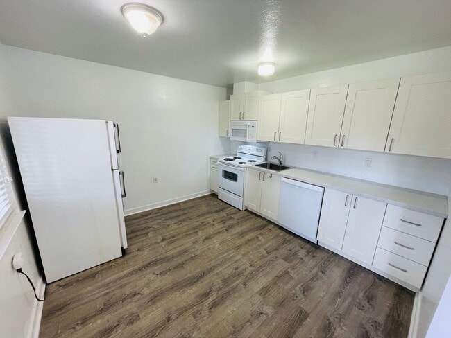 Photo - 2301 James Ave Unit 2