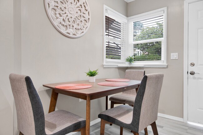 Photo - 210 W Elk Ave Unidad # 1