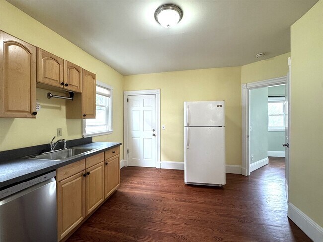 Photo - 72 Winchester St Unit 1