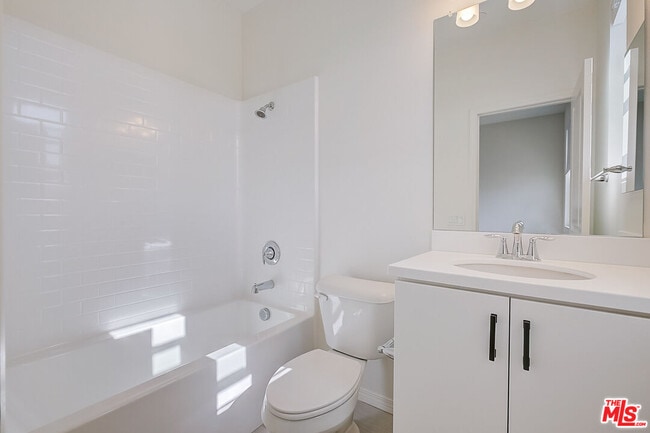 Photo - 681 S District Way