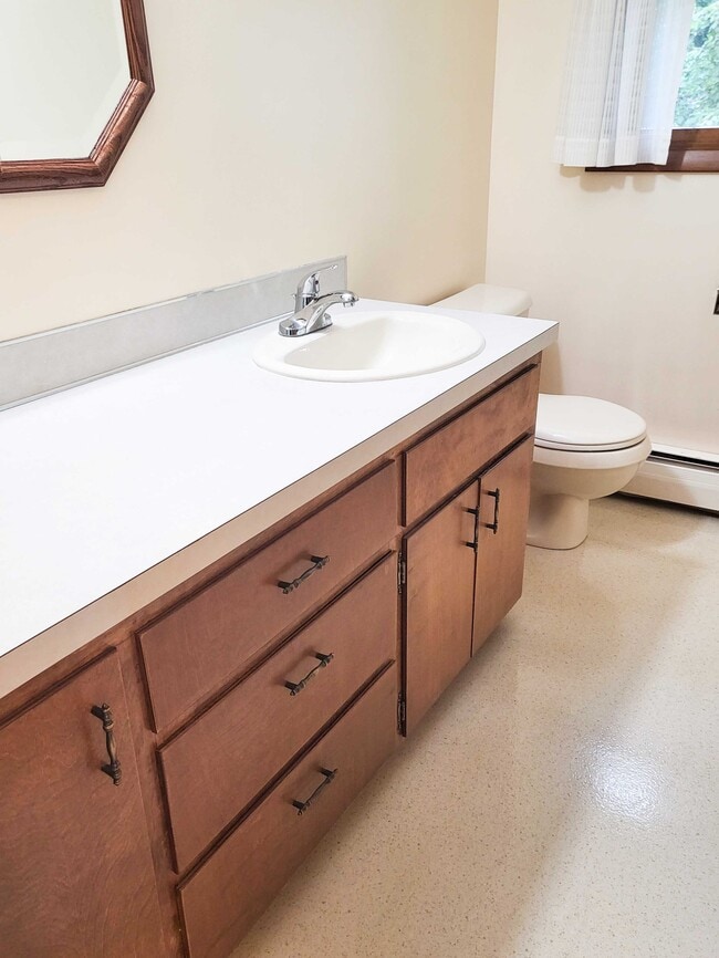 Photo - 4872 Elmwood St