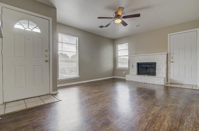 Photo - 819 Sirocco Dr