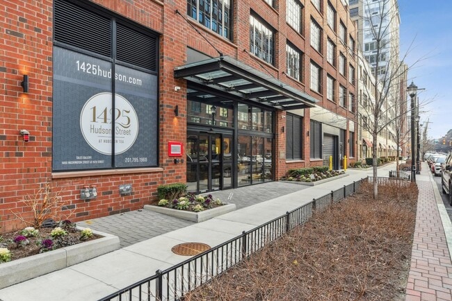 Photo - 1425 HUDSON St Unit 11A