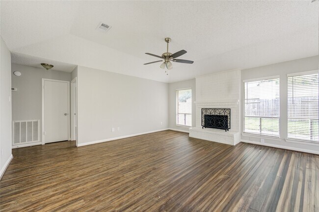 Photo - 1206 Park Ln