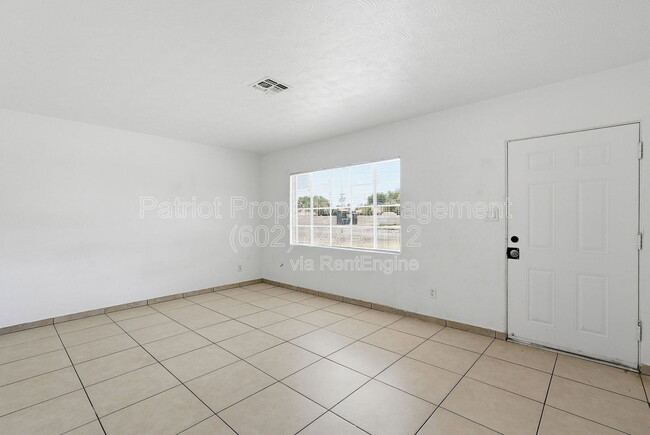 Photo - 6701 N 33rd Ave