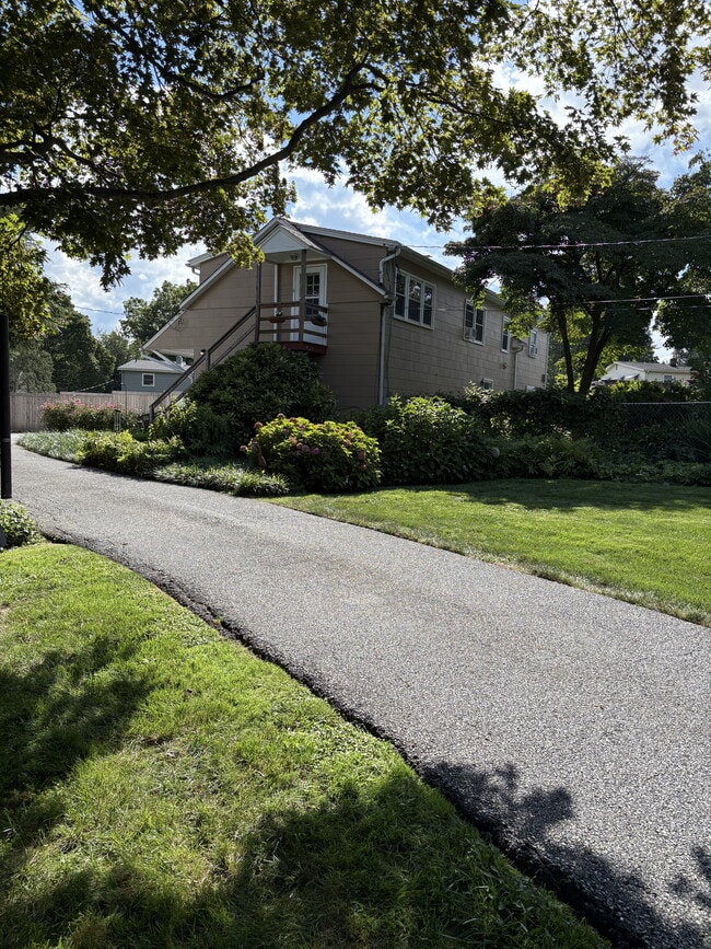 Building Photo - 18 Wordsworth Dr Unit 1 Rental