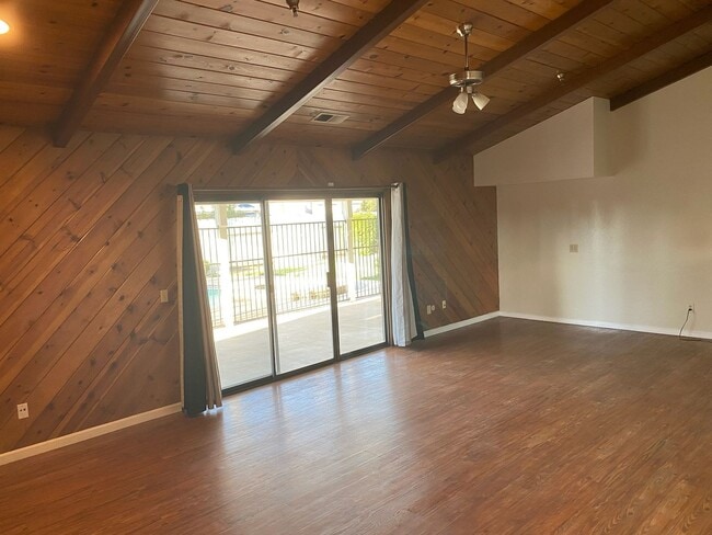 3710 W Sunnyside Ct