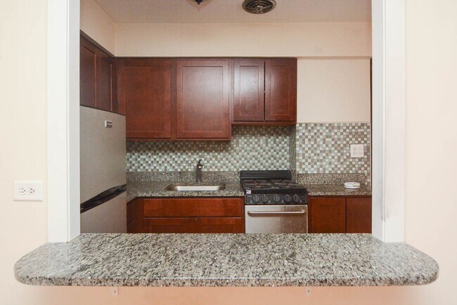 Photo - 675 W Wrightwood Ave Unit 012