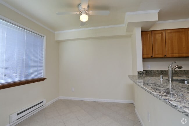 2 BR-Dining Area
