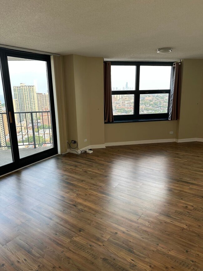 Building Photo - Amazing views from this 31st floor 1bed on... Rental